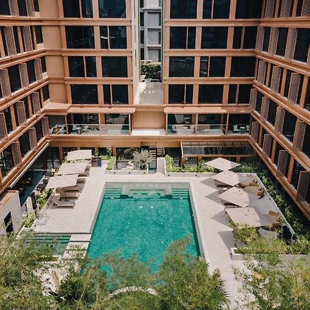 Nysa Hotel Bangkok Sukhumvit 11 Zewnętrze zdjęcie The hotel's courtyard