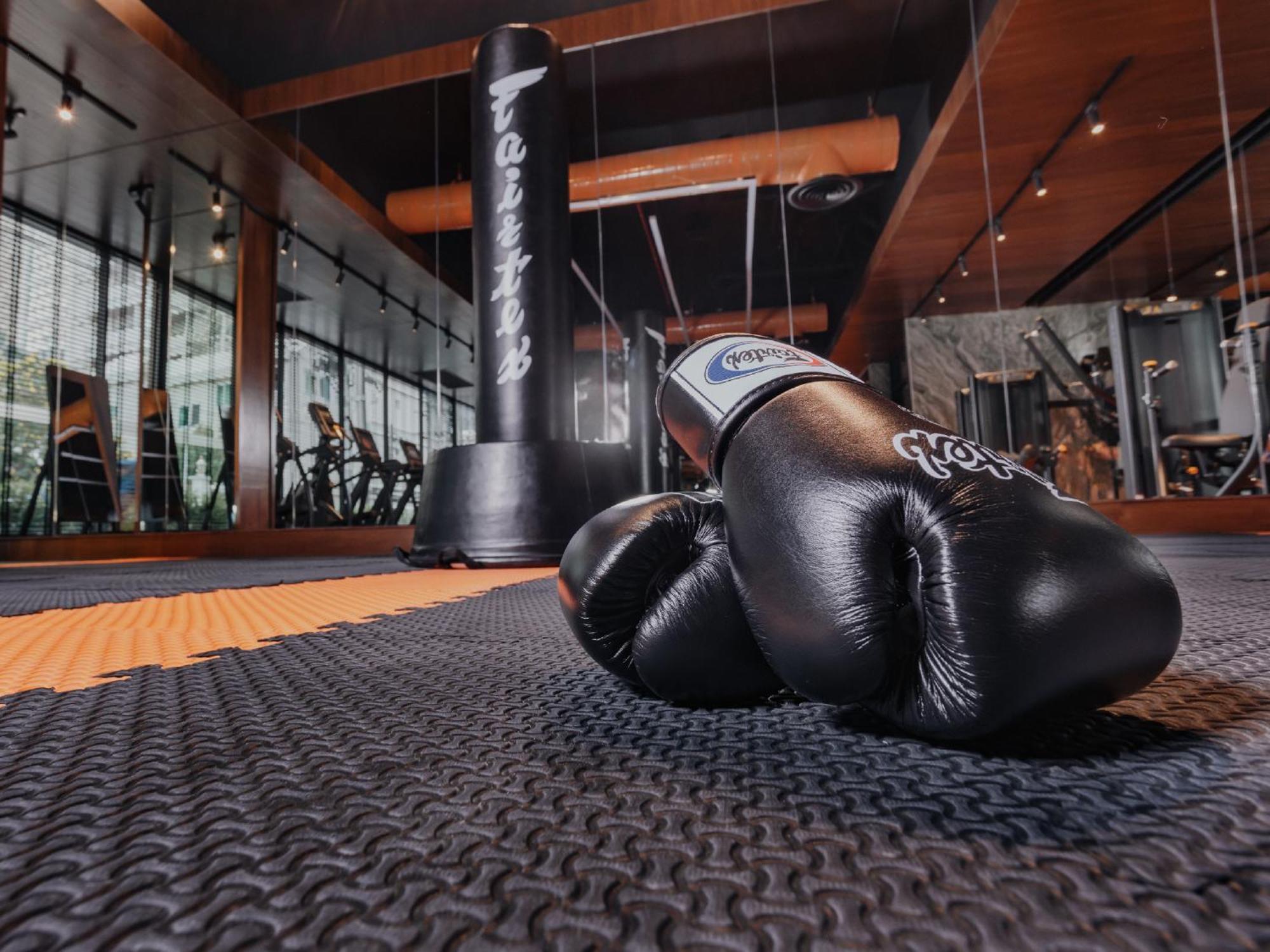 Nysa Hotel Bangkok Sukhumvit 11 Zewnętrze zdjęcie A pair of boxing gloves