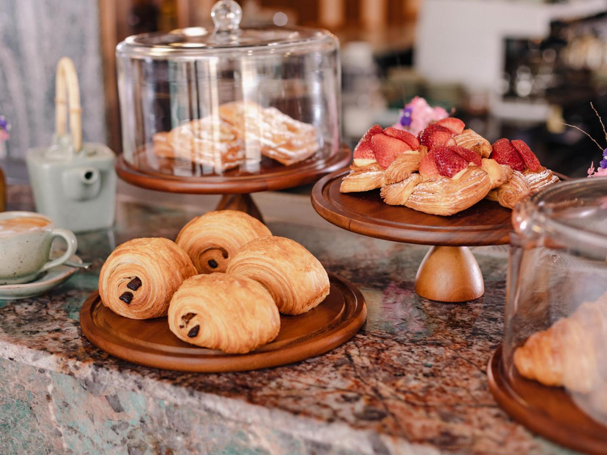 Nysa Hotel Bangkok Sukhumvit 11 Zewnętrze zdjęcie Pastries at a café