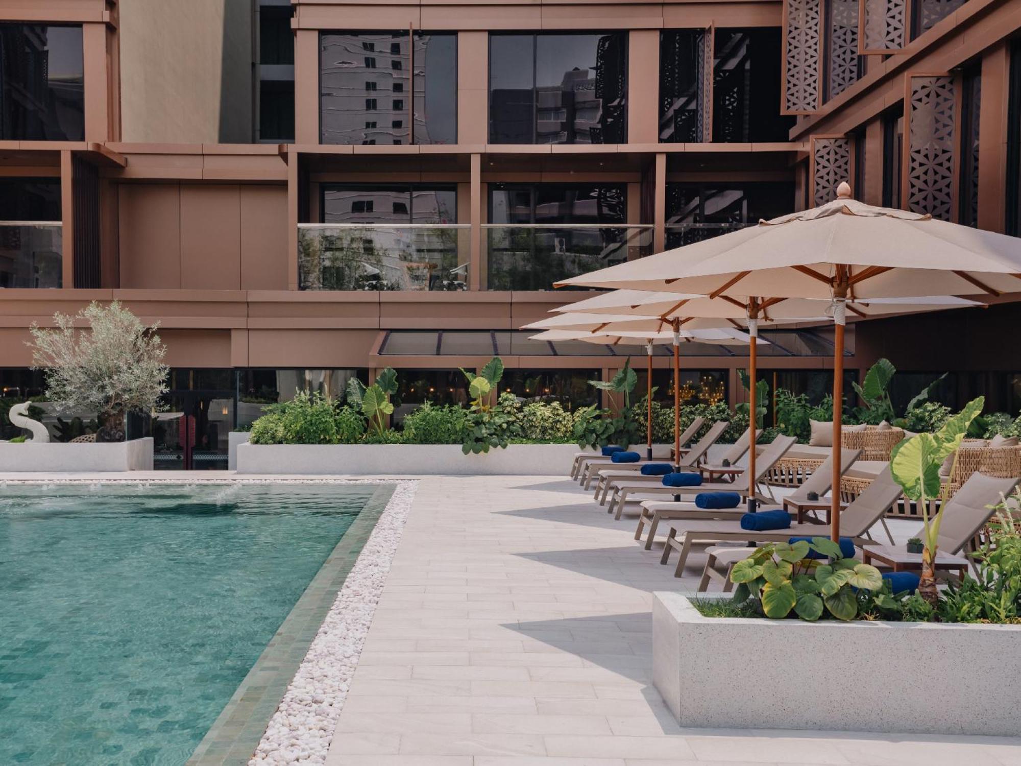 Nysa Hotel Bangkok Sukhumvit 11 Zewnętrze zdjęcie The pool at the hotel