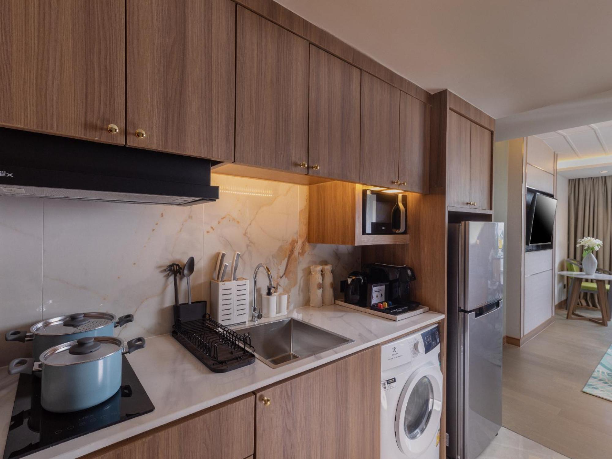 Nysa Hotel Bangkok Sukhumvit 11 Zewnętrze zdjęcie A kitchen in a serviced apartment