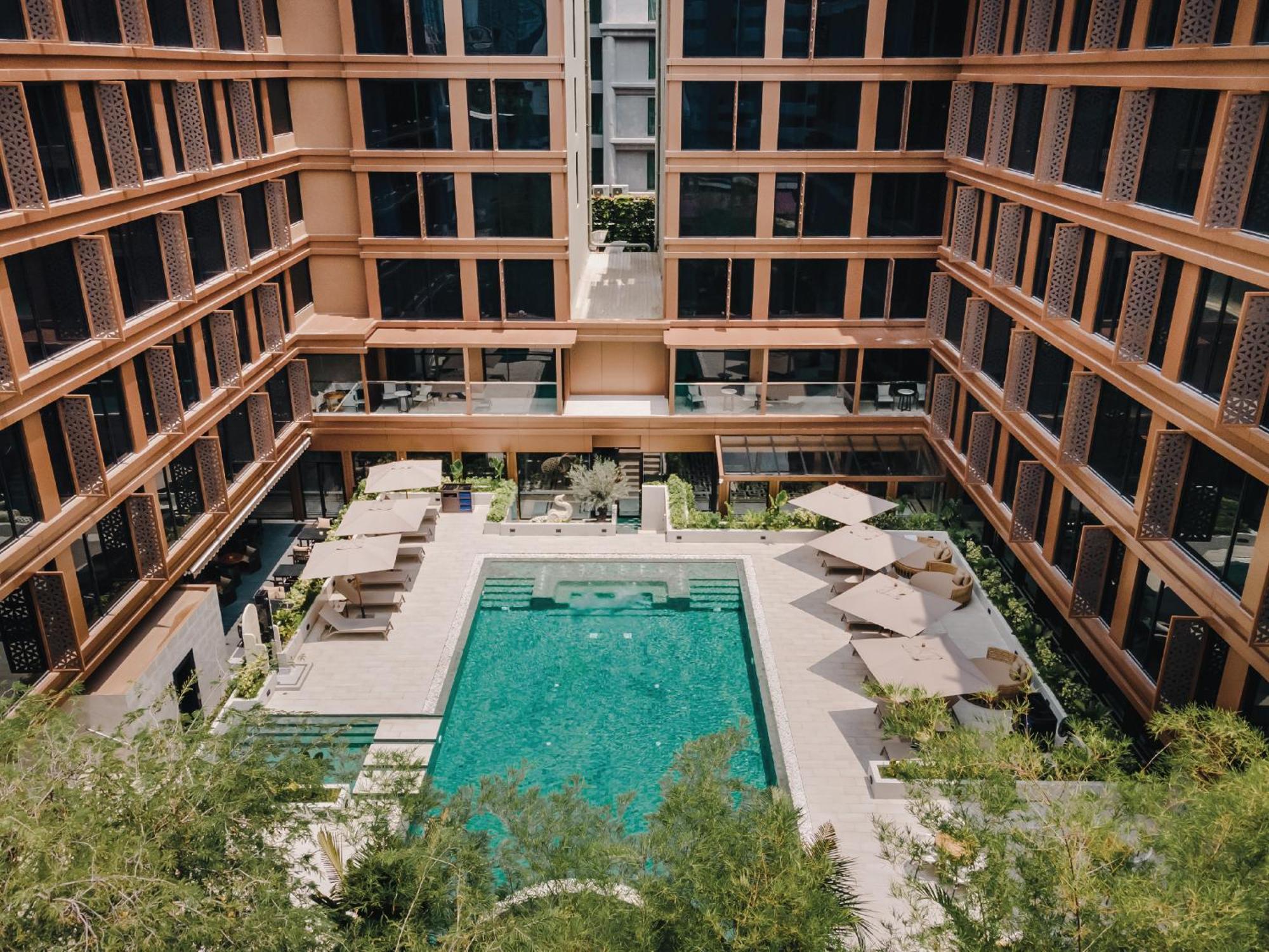 Nysa Hotel Bangkok Sukhumvit 11 Zewnętrze zdjęcie The hotel's courtyard