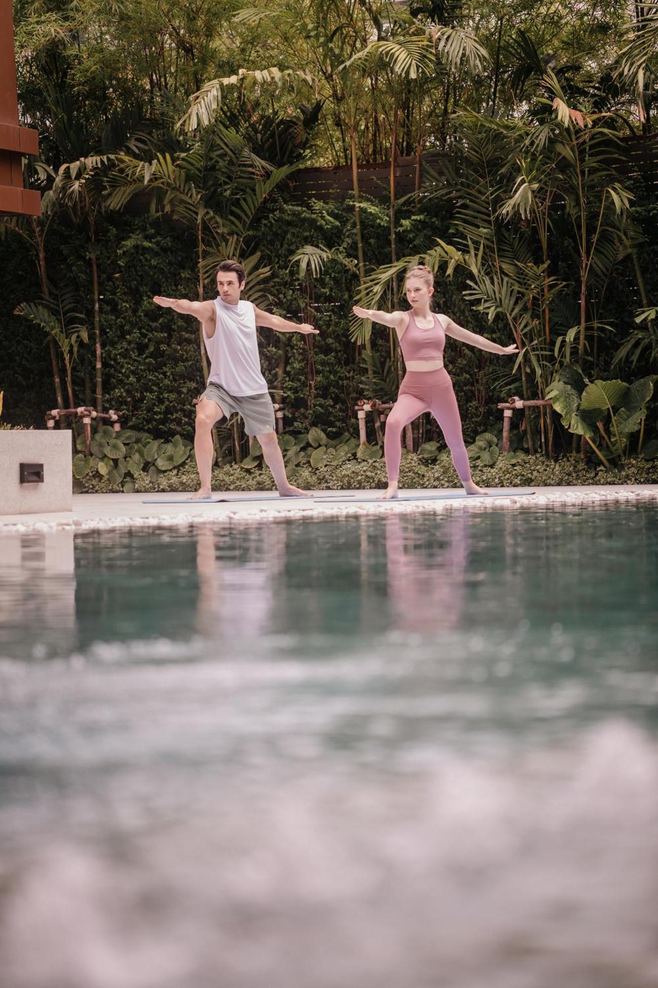 Nysa Hotel Bangkok Sukhumvit 11 Zewnętrze zdjęcie A couple practicing yoga