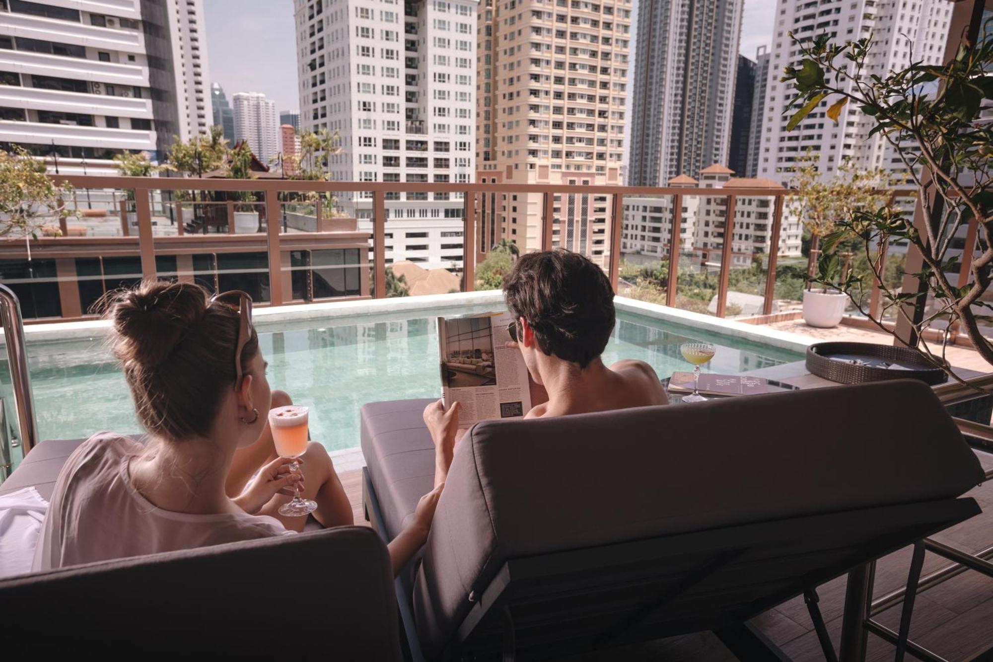 Nysa Hotel Bangkok Sukhumvit 11 Zewnętrze zdjęcie The rooftop pool at the hotel