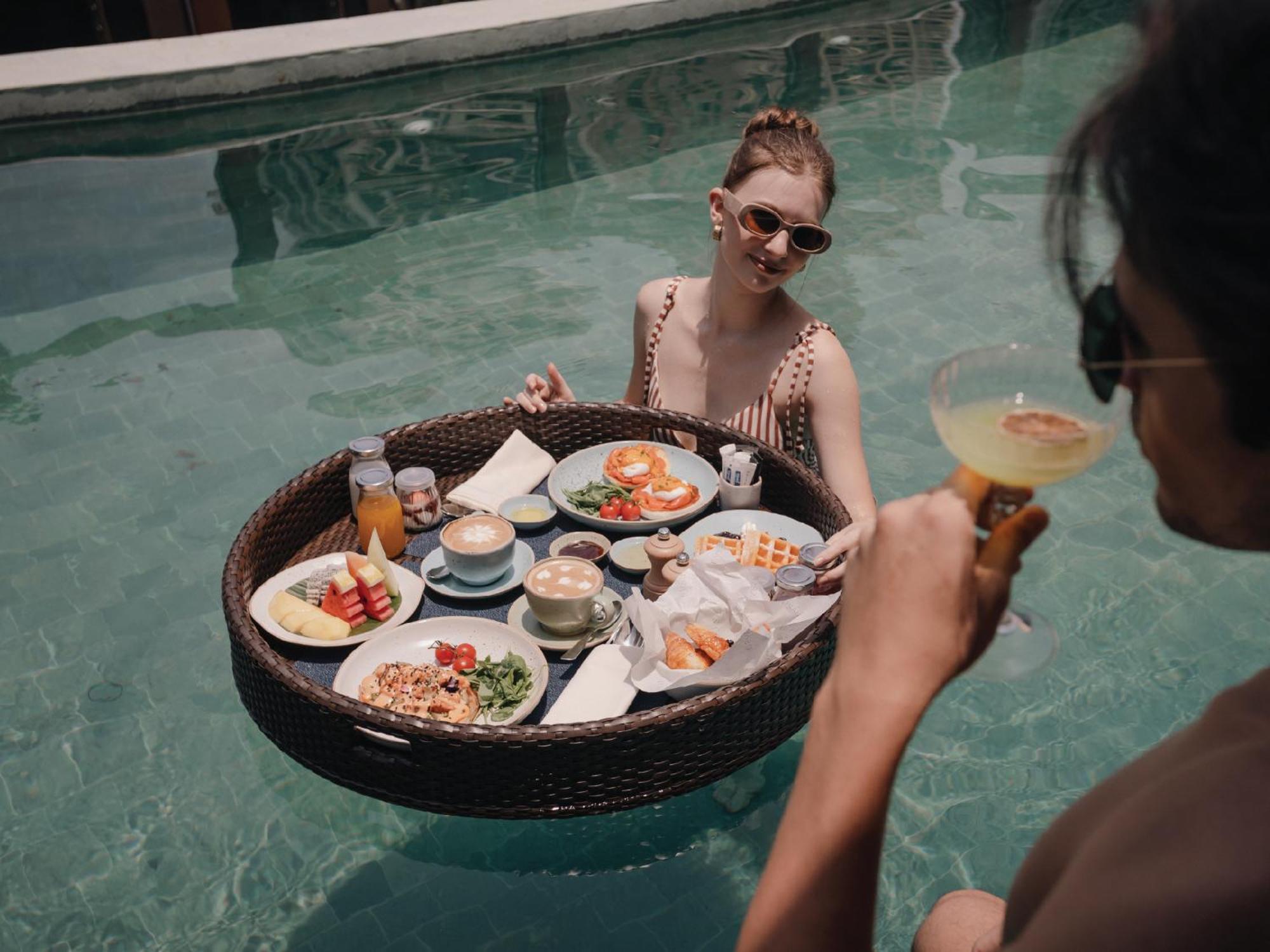 Nysa Hotel Bangkok Sukhumvit 11 Zewnętrze zdjęcie Floating breakfast at Alila Villas Uluwatu